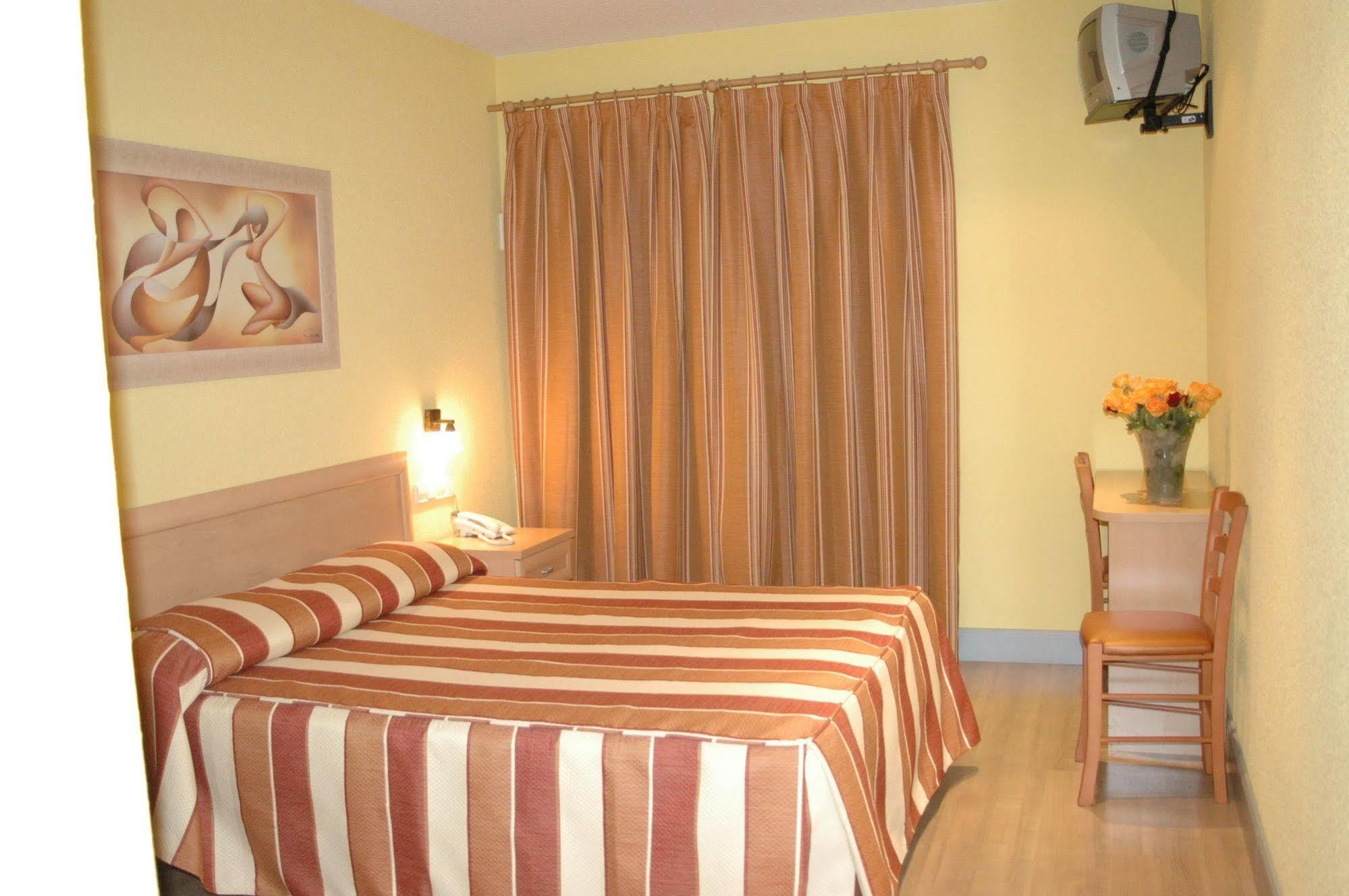 Hotel La Union Humanes de Madrid Esterno foto